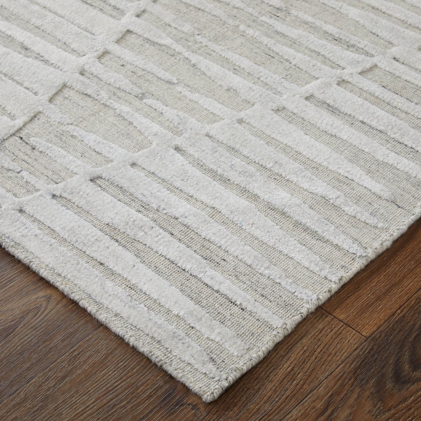 Elias Modern/Bohemian & Eclectic Ivory/Tan Accent Rug