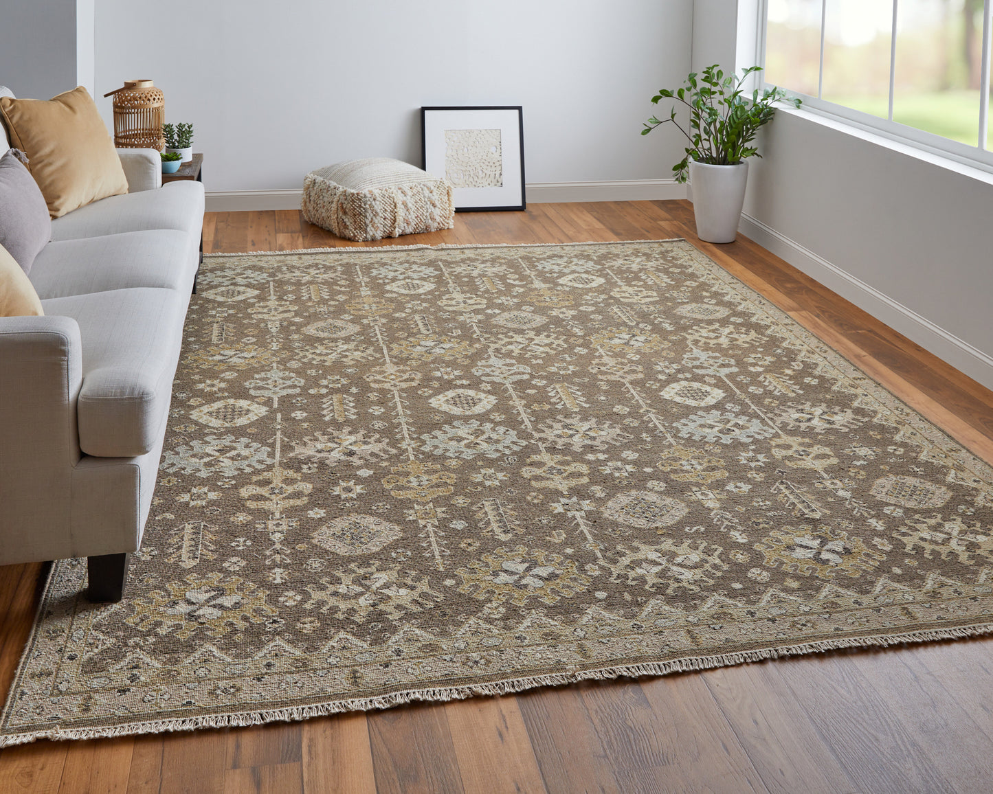 Corbitt Traditional/Classic Brown/Ivory Accent Rug