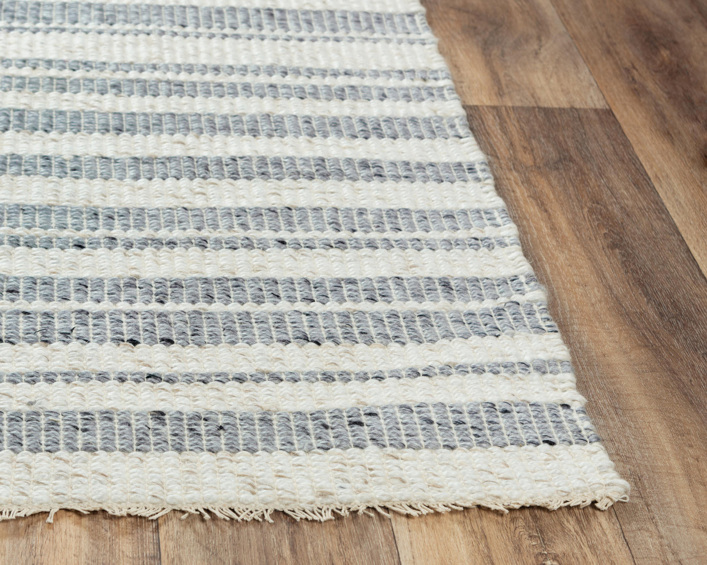 Capri CPI101 Ivory/Gray Hand Woven Rug - Rizzy