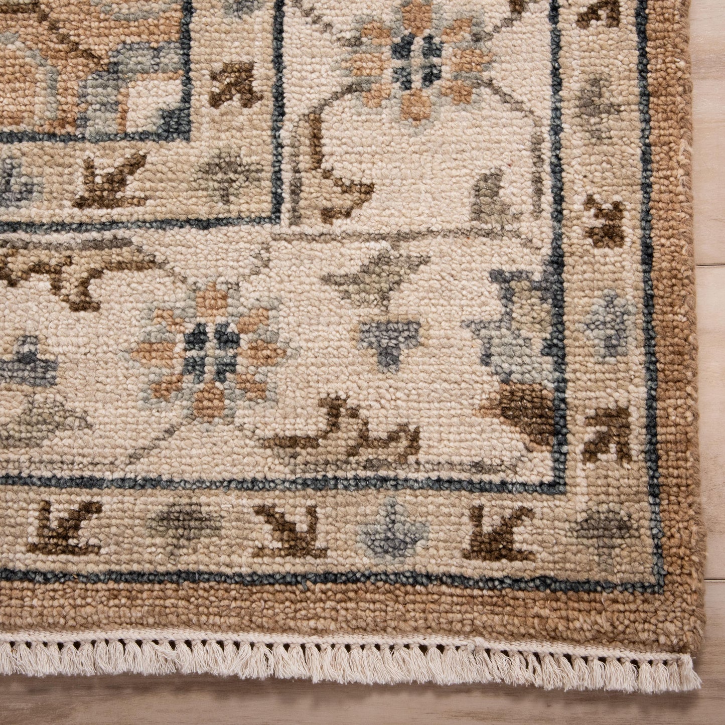 Hallmark HAL234 Tan Hand knotted Rug - Rizzy