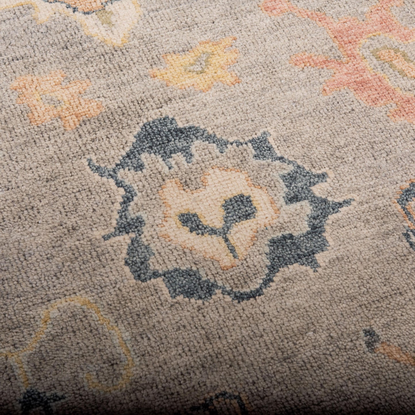 Hallmark HAL239 Lt. Gray Hand knotted Rug - Rizzy