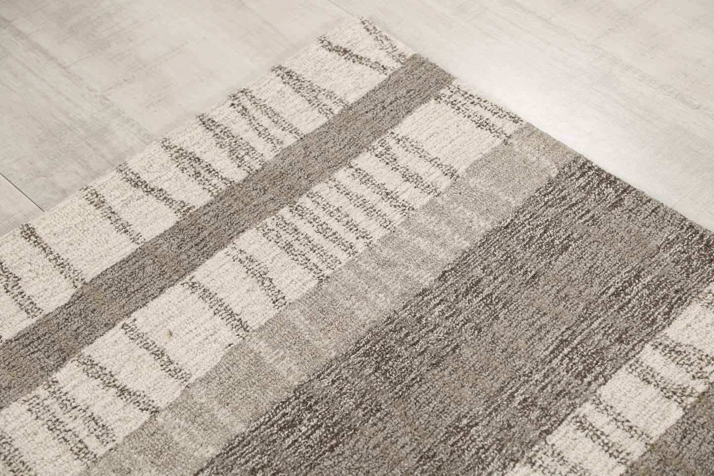 Taylor TAY892 Gray/Natural Hand Tufted Rug - Rizzy