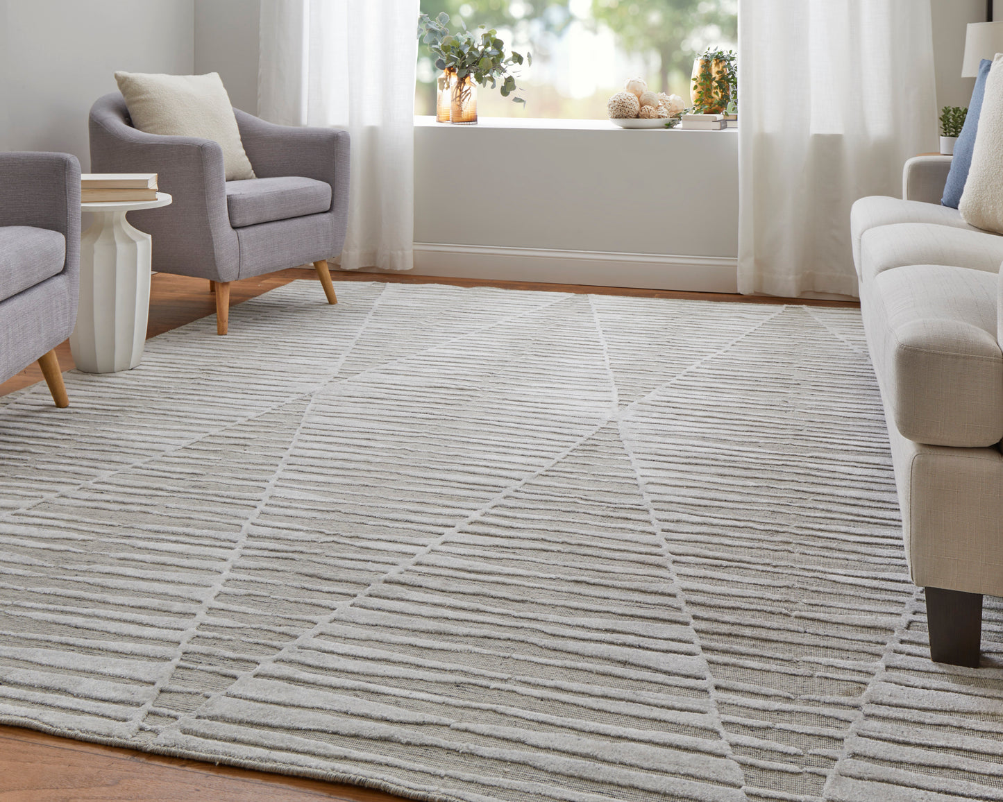 Elias Modern/Bohemian & Eclectic Ivory/Tan Accent Rug