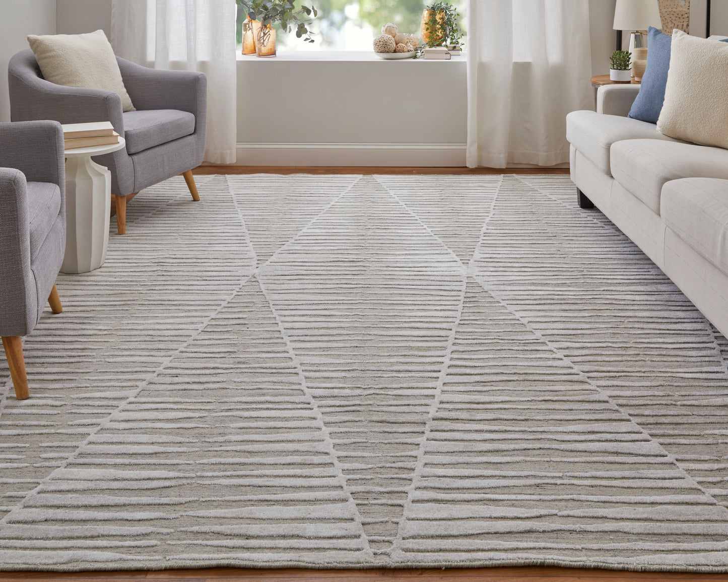 Elias Modern/Bohemian & Eclectic Ivory/Tan Accent Rug