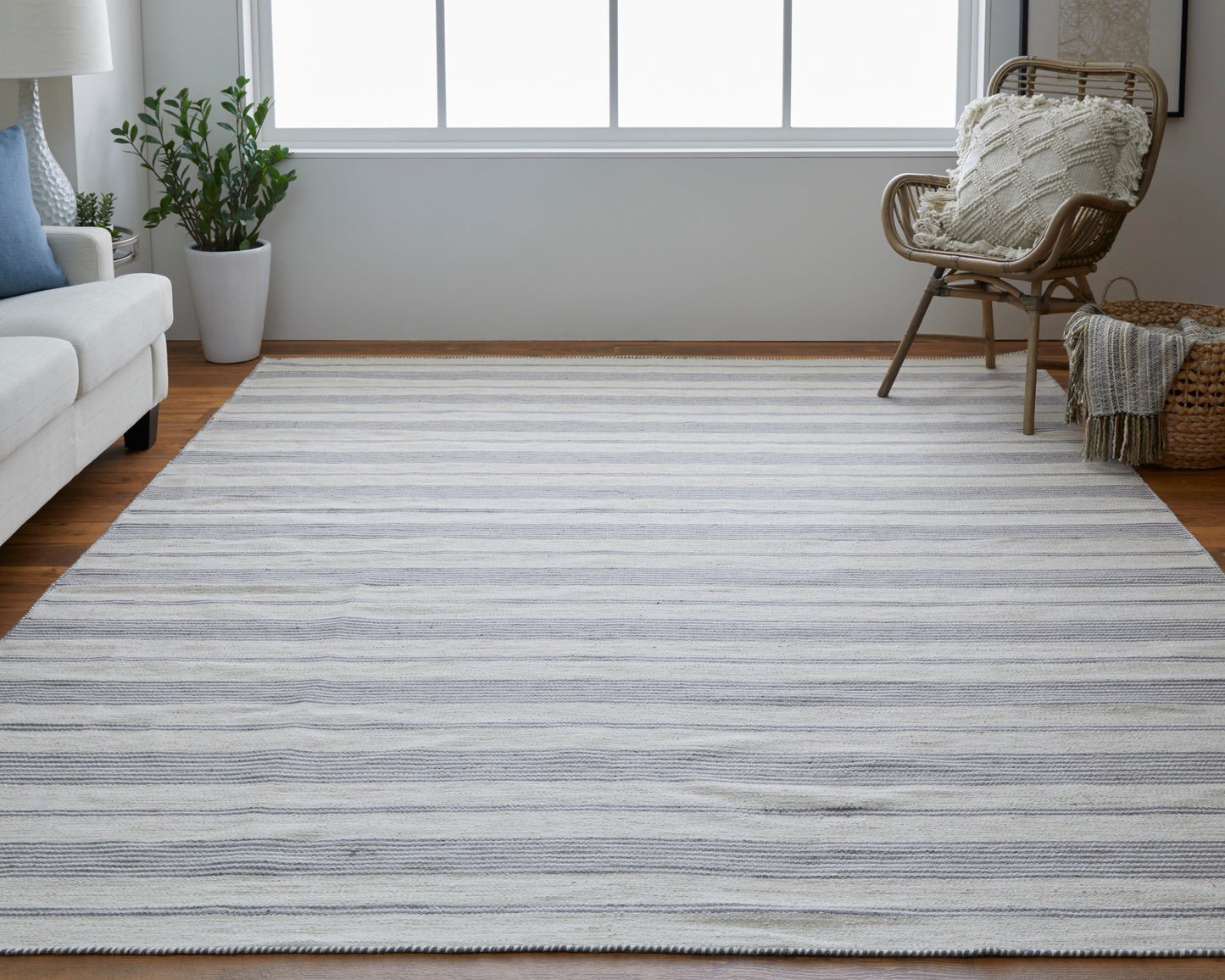 Duprine Transitional/Casual/Nautical & Coastal Gray/Ivory Accent Rug