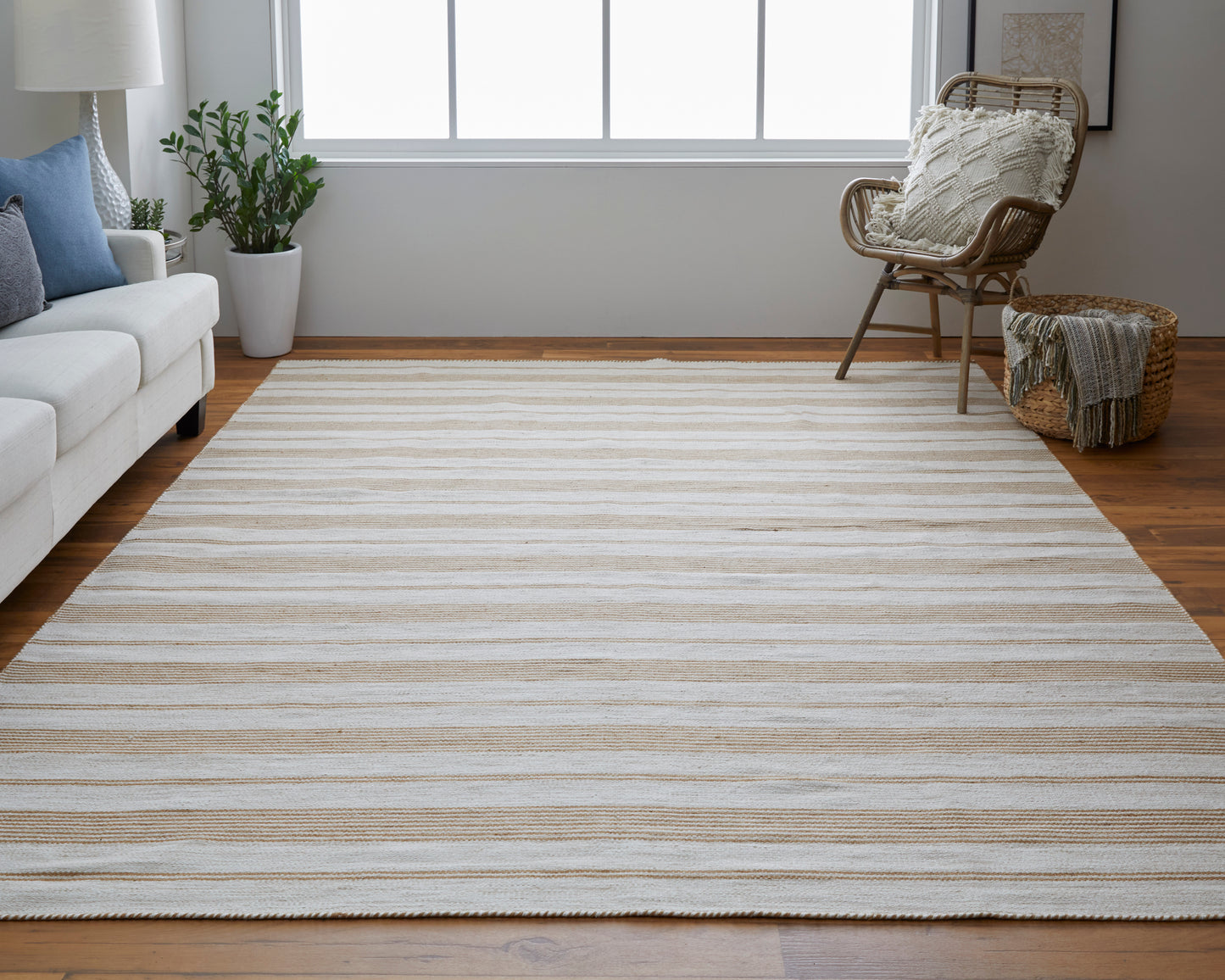 Duprine Transitional/Casual/Nautical & Coastal Ivory/Taupe/Brown Accent Rug