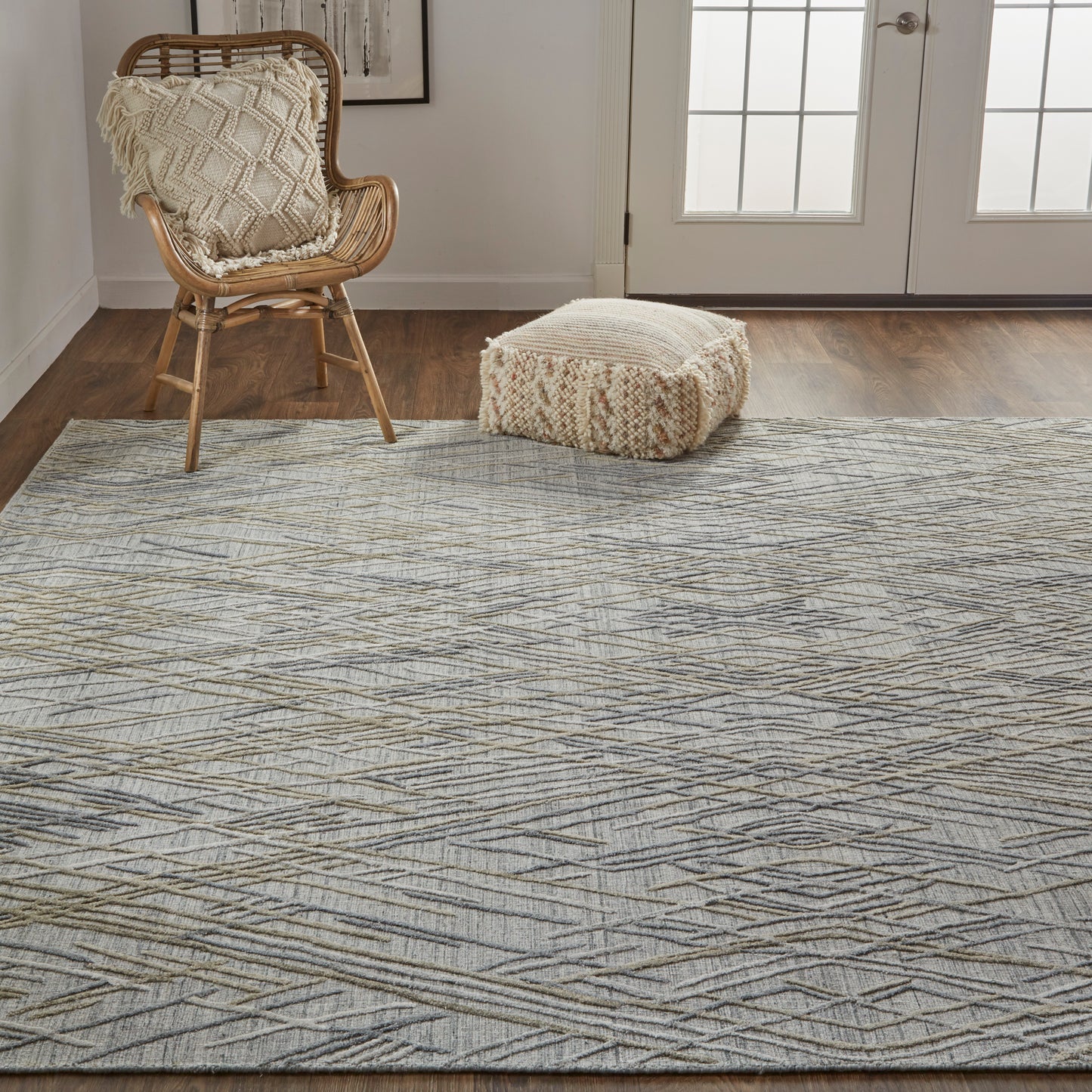 Elias Modern/Casual Gray/Ivory Accent Rug