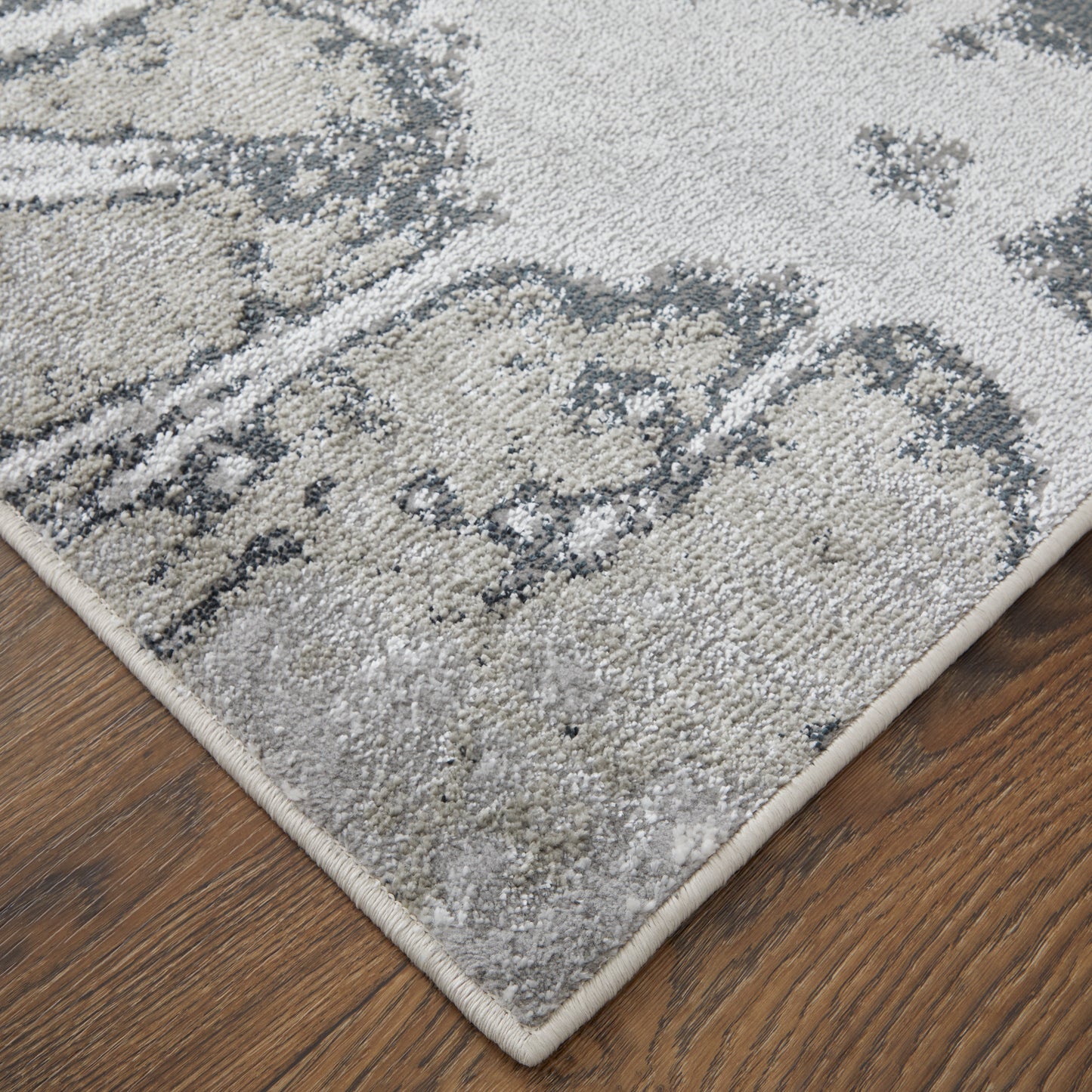 Astra Transitional/Industrial/Casual Gray/Silver/Ivory Accent Rug