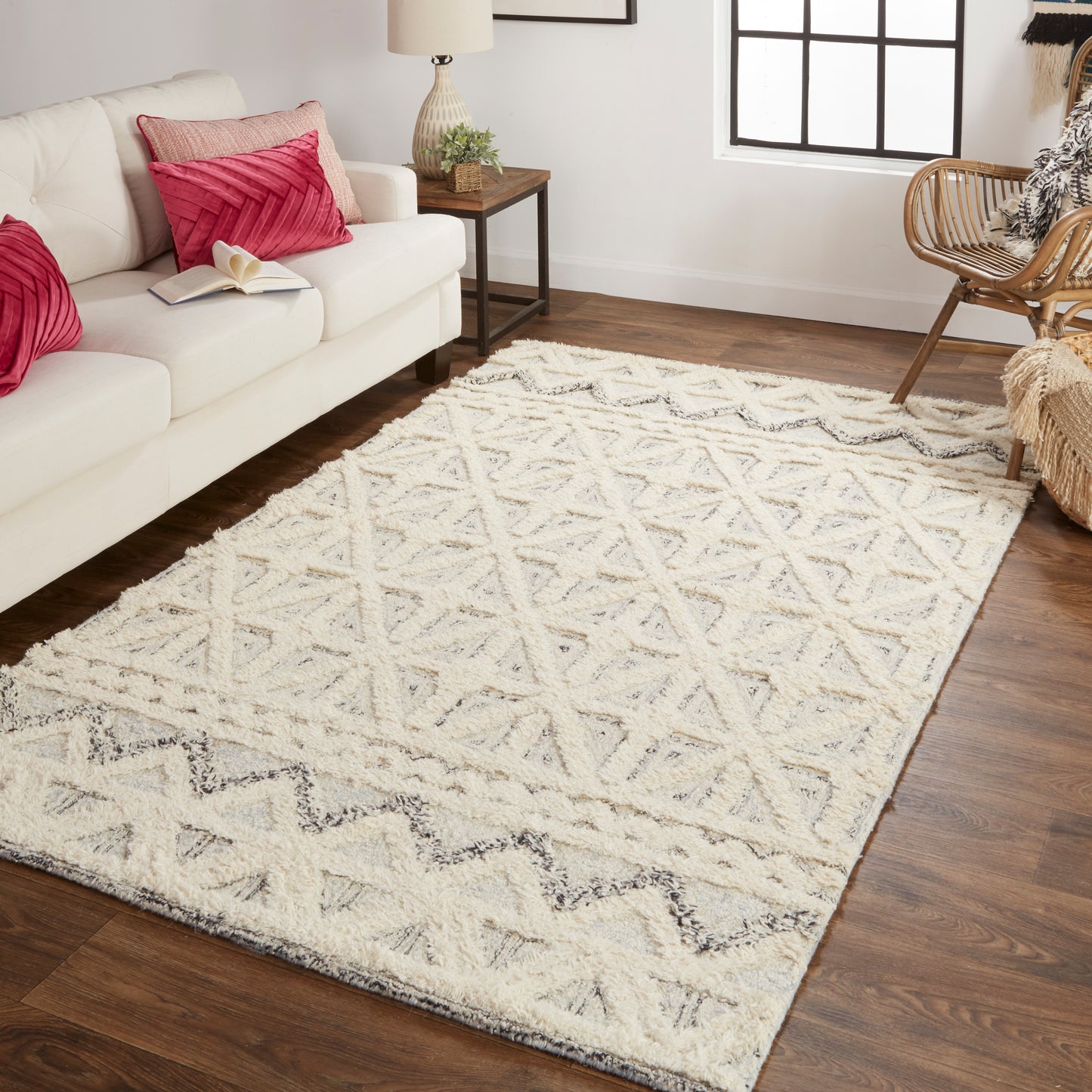 Anica Transitional/Moroccan/Global Ivory/Black Area Rug