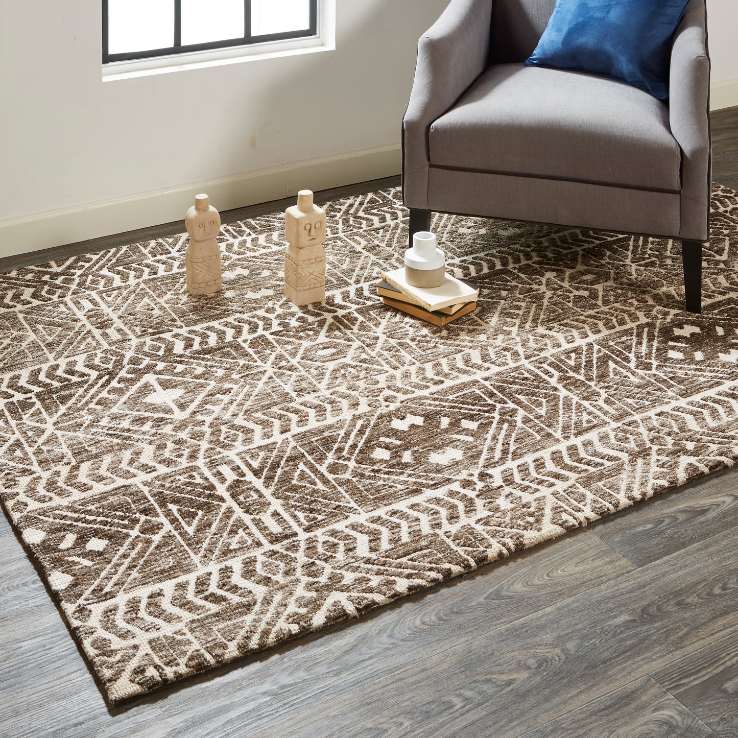 Colton Modern/Cabin & Lodge/Global Brown/Taupe/Ivory Accent Rug