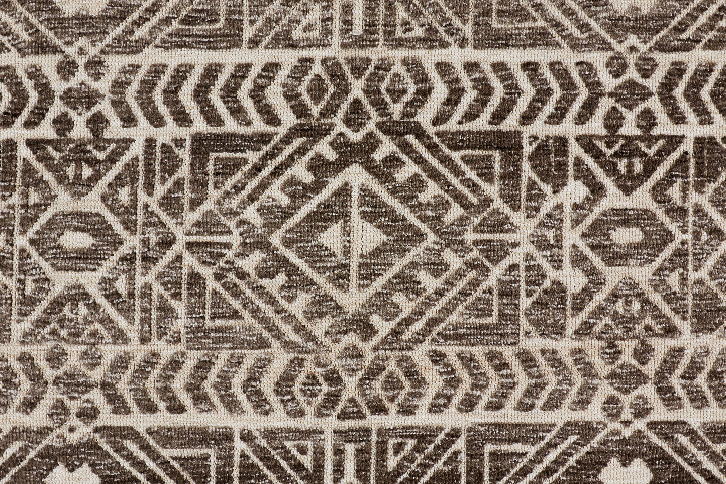 Colton Modern/Cabin & Lodge/Global Brown/Taupe/Ivory Accent Rug