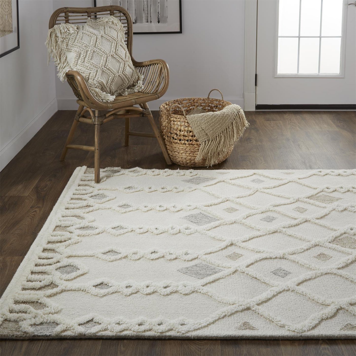 Anica Transitional/Scandinavian/Farmhouse Ivory/Tan/Silver Accent Rug