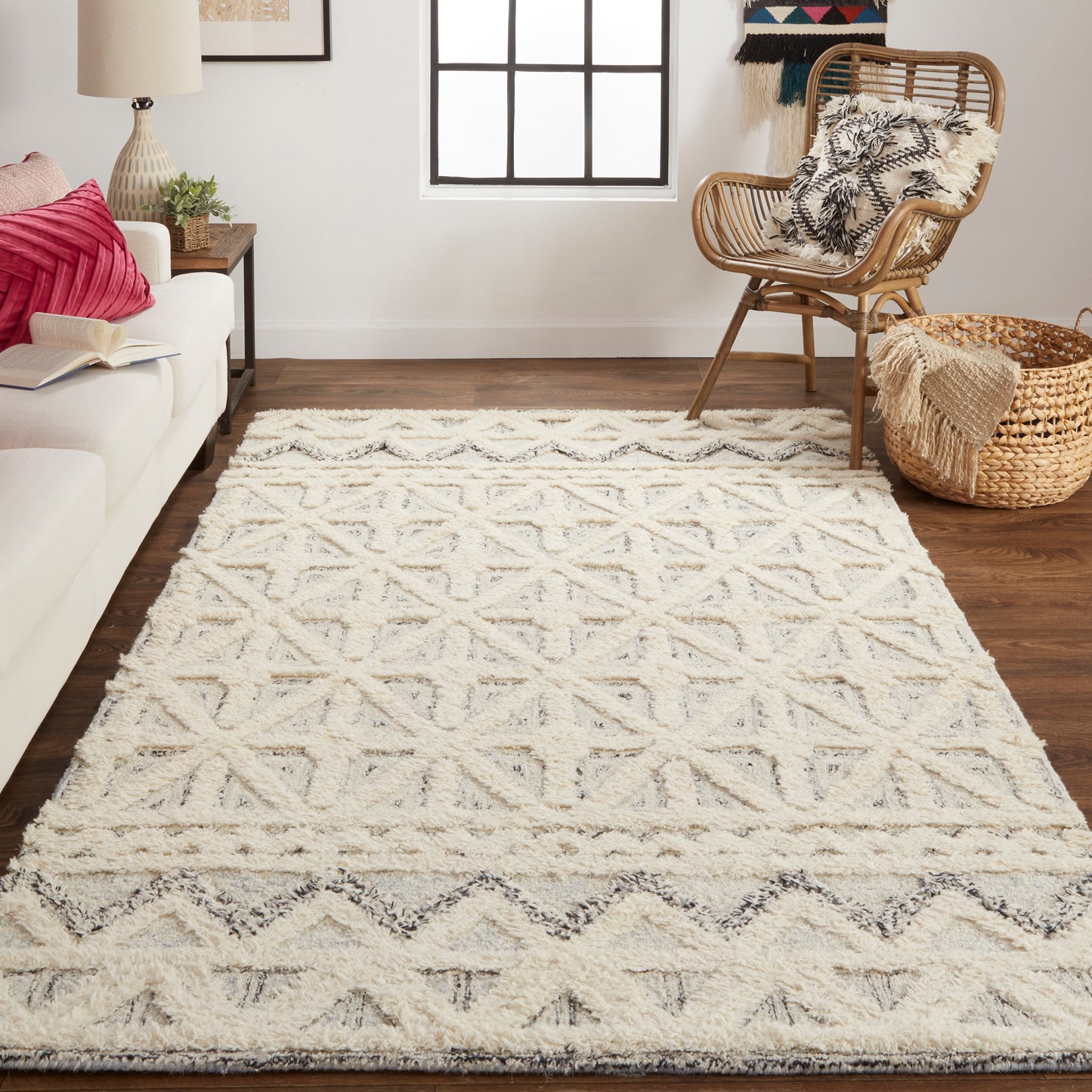 Anica Transitional/Moroccan/Global Ivory/Black Area Rug