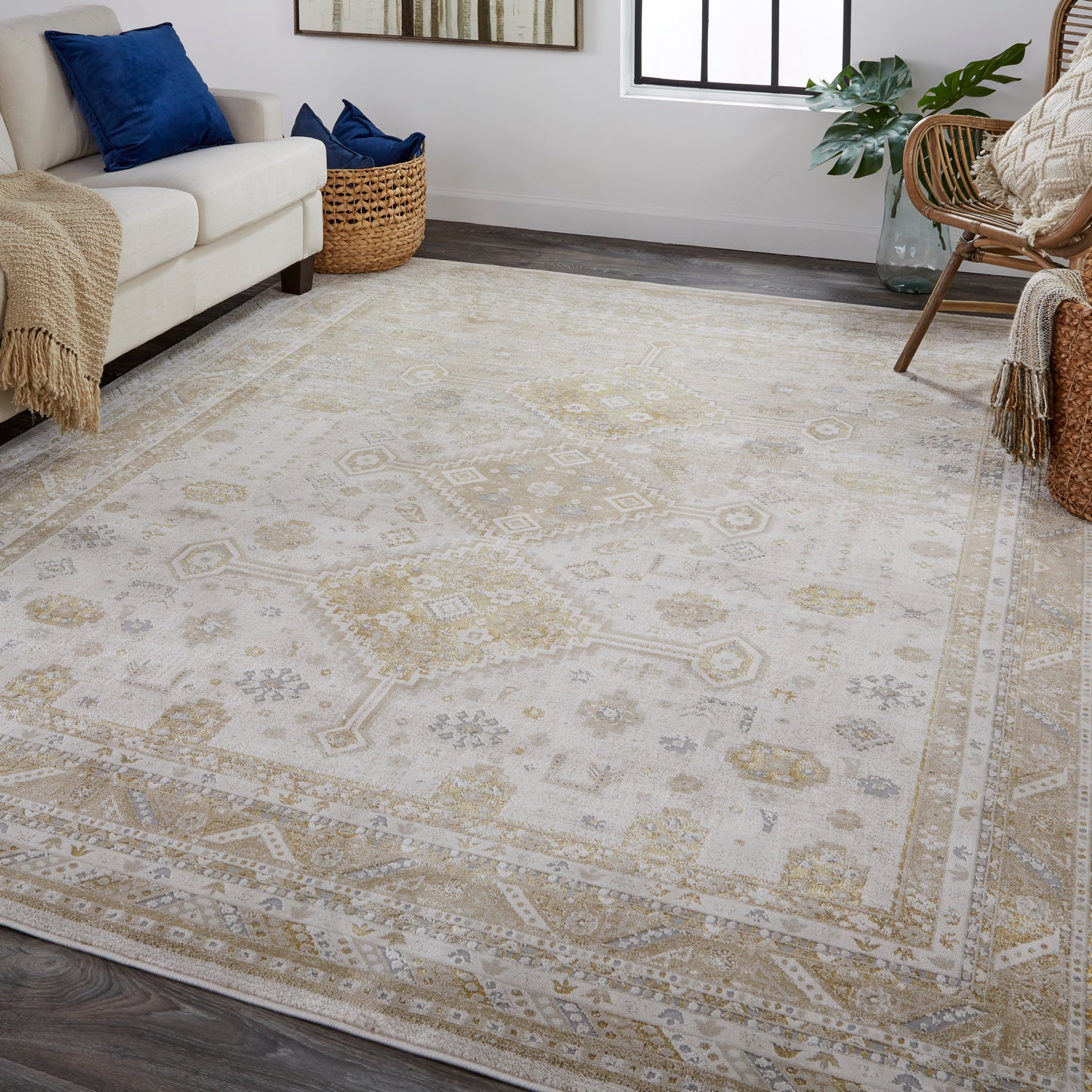 Aura Modern/Vintage/Classic Gold/Ivory Runner  Feizy Rugs Small Parcel,Feizy Rugs,Aura,Gold/Ivory,2'10" x 7'10",Runner,Polyester/Polypropylene,Modern/Vintage/Classic,Turkey