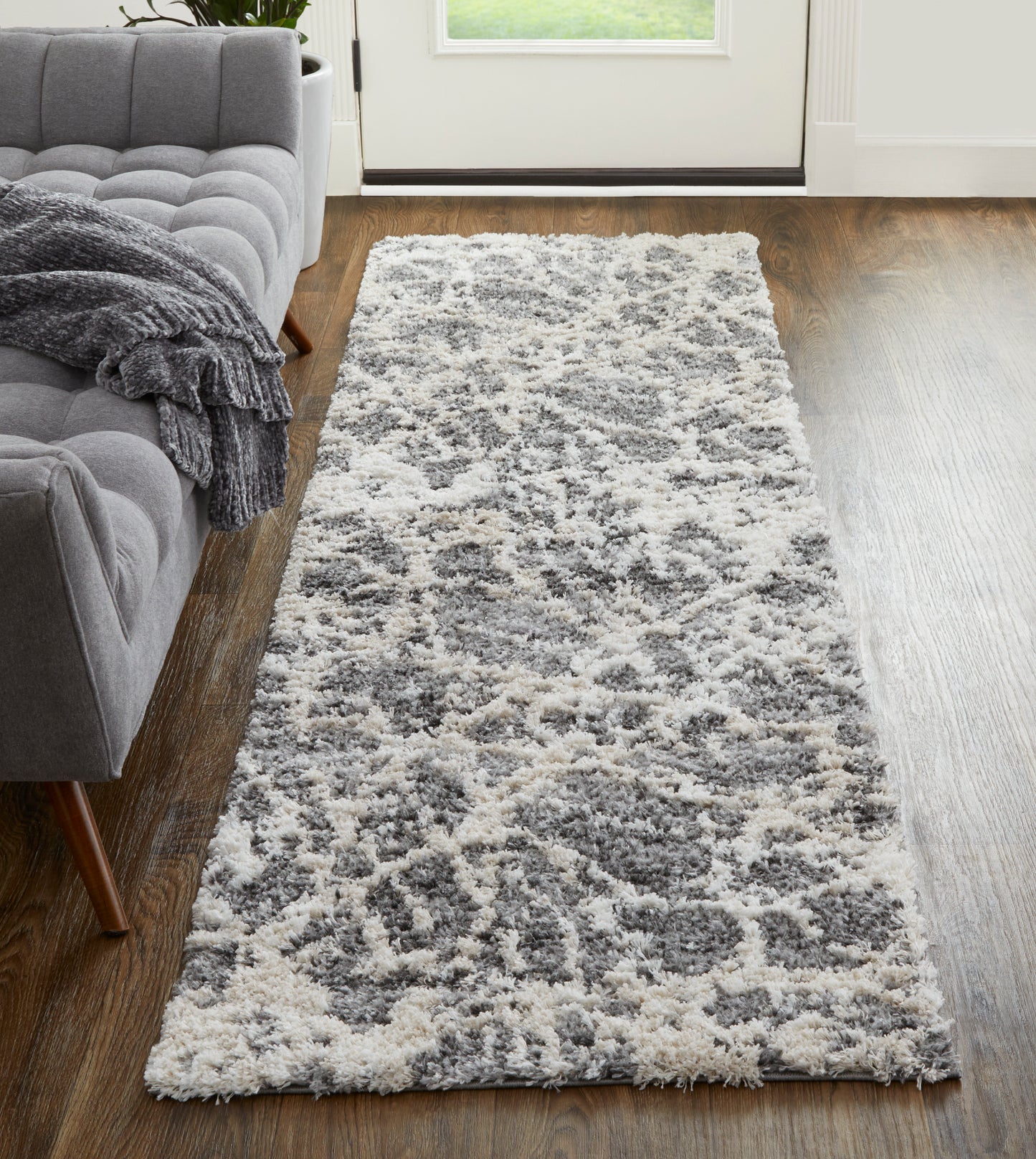 Mynka Transitional/Casual Gray/Ivory Runner  Feizy Rugs Small Parcel,Feizy Rugs,Mynka,Gray/Ivory,2'6" x 8',Runner,Polyester,Transitional/Casual,Turkey